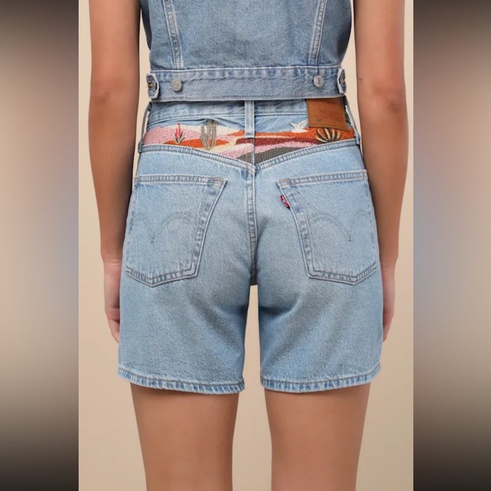 Levi’s 501 Mid Thigh Light Wash Denim Embroidered Shorts Limited Western Desert